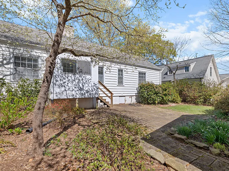 2728 Anderson Dr — Photo 37