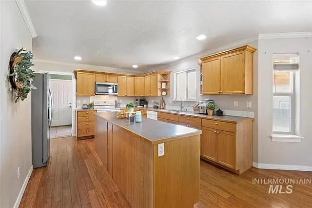 1437 NE Cinder Loop — Photo 8