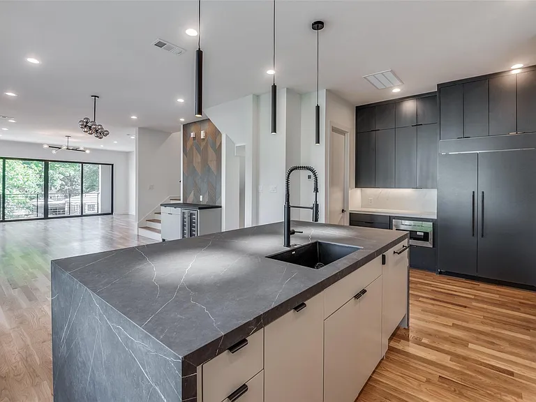 4525 Weldon St — Photo 3