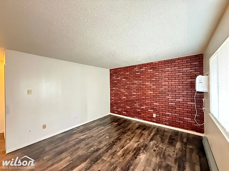 208 N 6th St — Photo 4