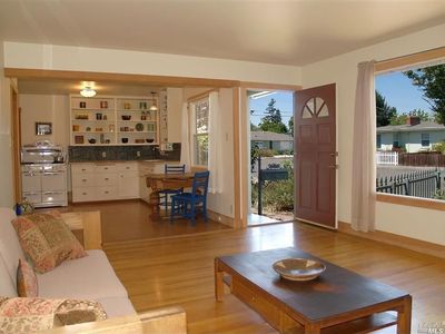 1812 Robin Hood Ln, Santa Rosa, CA, 95405