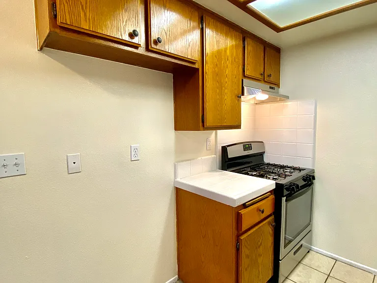 651 W 12th St #4 — Photo 7