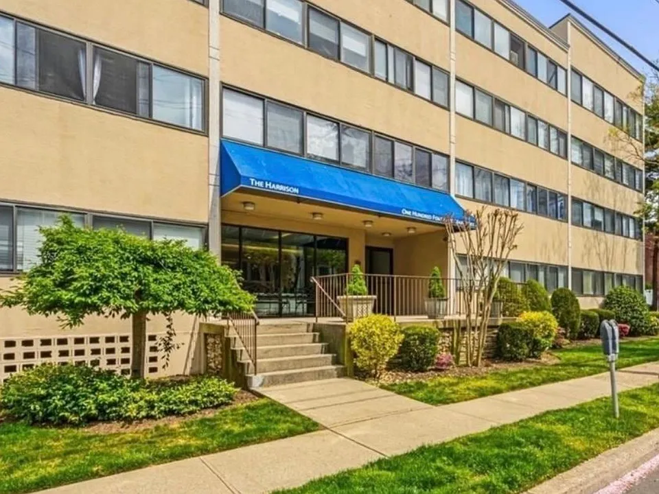 142 Main St #1D