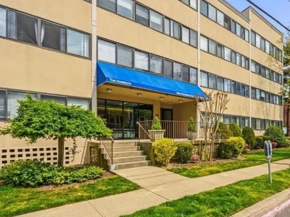 142 Main St APT 1D, Mineola, NY 11501