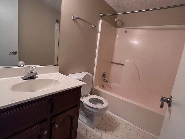 2505 W Broad St #422 — Photo 14
