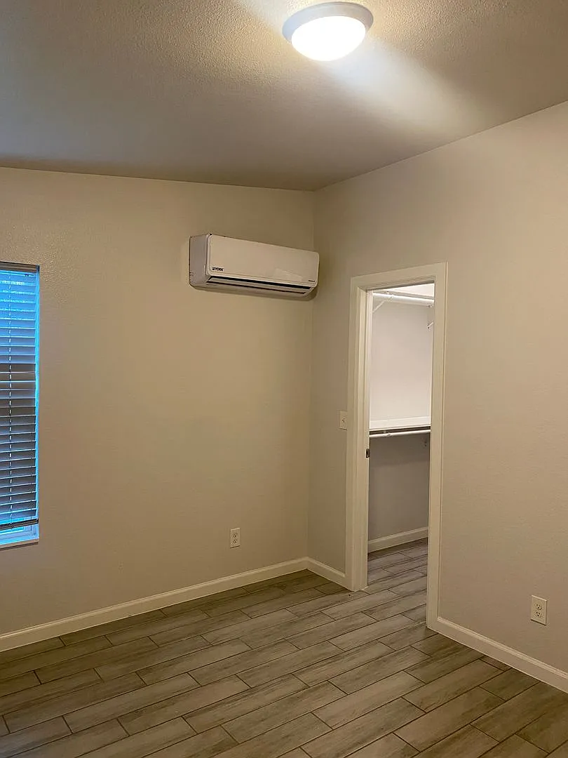 All Bills Paid! Beautiful 1-Bedroom In Southtown — Photo 4