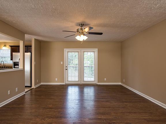 3rd image of 2623 Cummings Cir