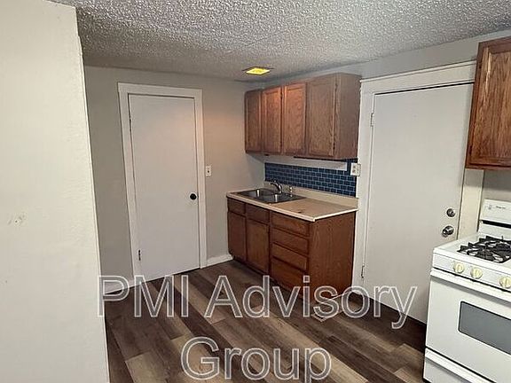 5th image of 2027 SW Van Buren St
