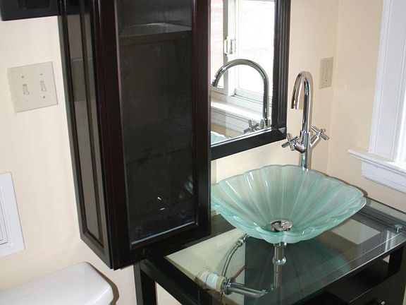 4th image of 300 McGregor Ave #3