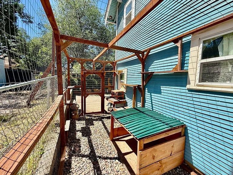 519 S Cedar St — Photo 26