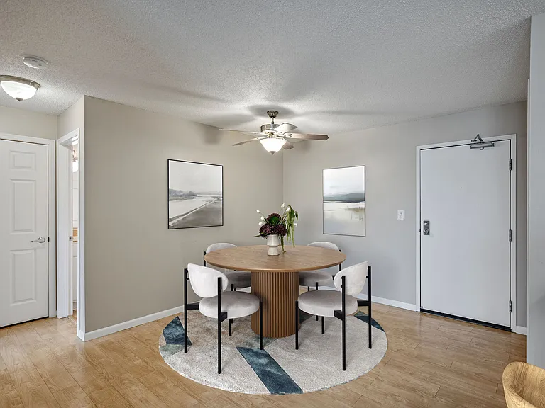 Riva Ridge Apartments — Photo 8