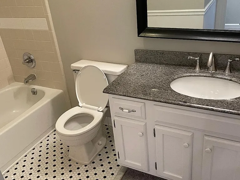1081 Colony Dr — Photo 7