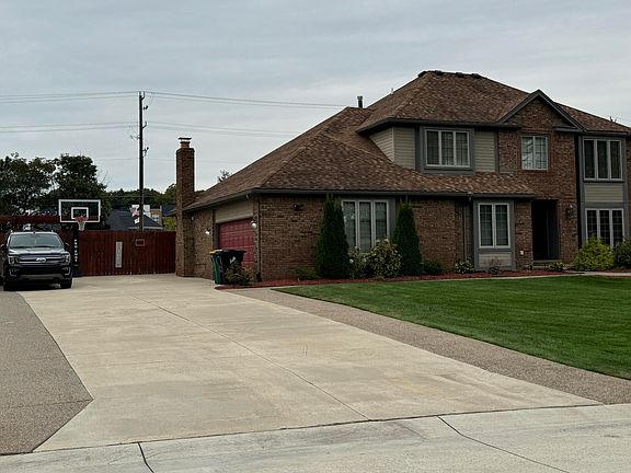 2nd image of 39170 Plumbrook Dr
