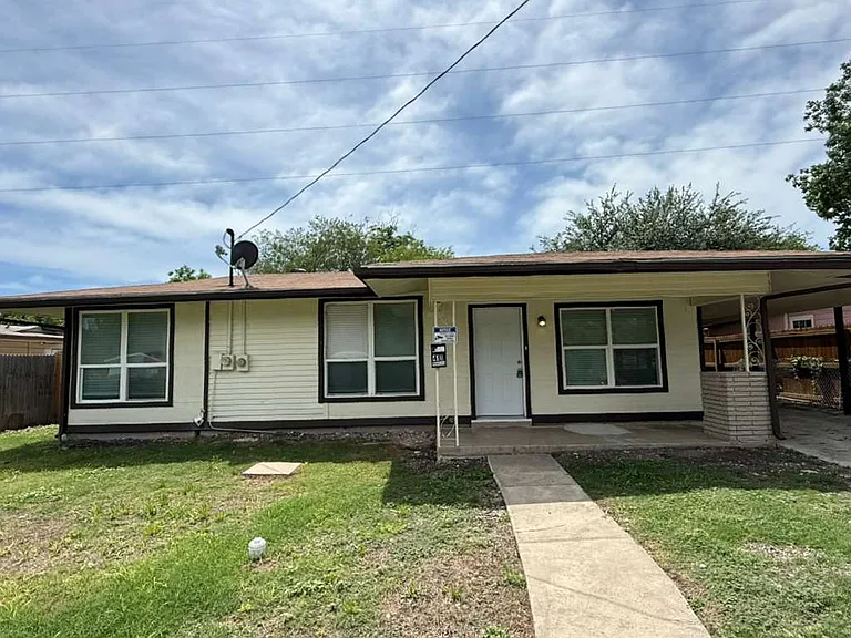411 Yolanda Dr — Photo 2