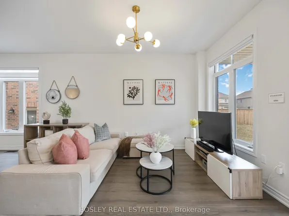 29 Ferragine Cres, Bradford West Gwillimbury, ON L3Z 4J9