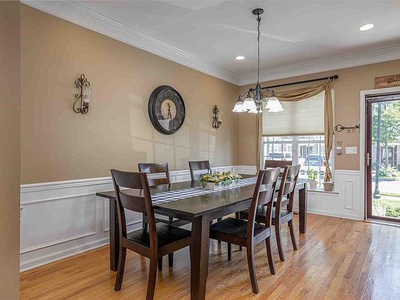 4th image of 132 Somerset Dr