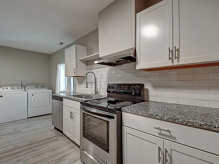 1107 Jefferson Ave #B — Photo 6