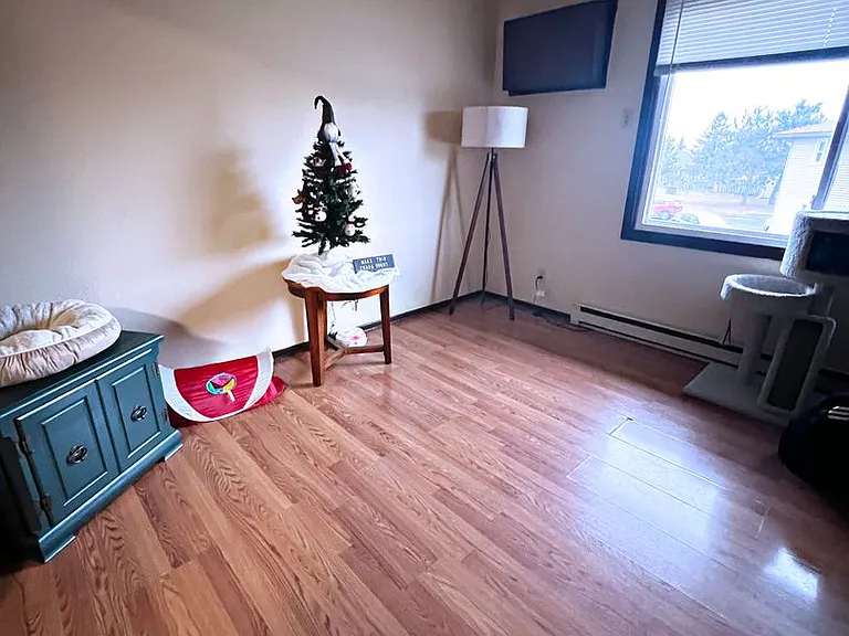 1114 Imperial Cir — Photo 4