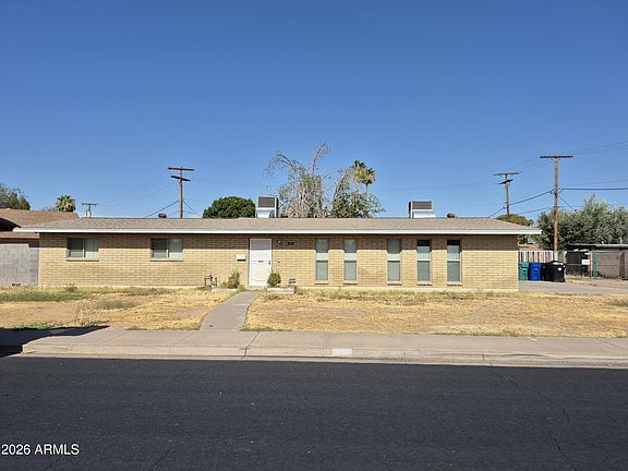 2nd image of 819 N Pioneer --