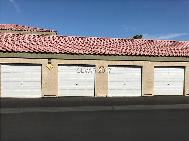 Private 1-car detached garage