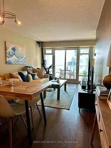 2191 Yonge St Photo 1