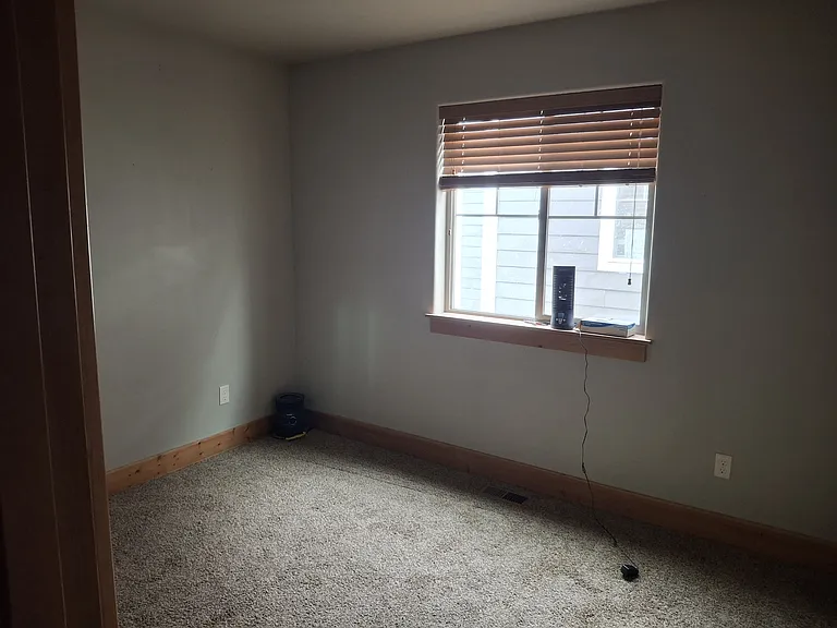 3689 Pipestone St — Photo 9