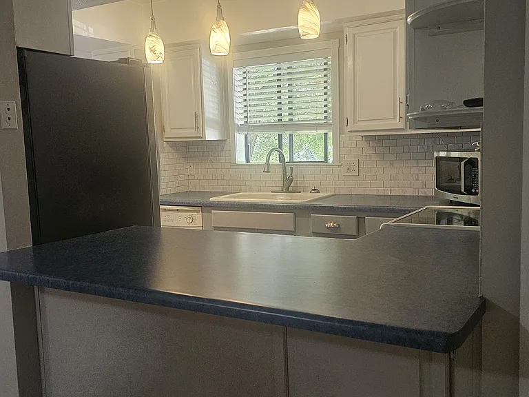 333 W Leroux St #A2 — Photo 18