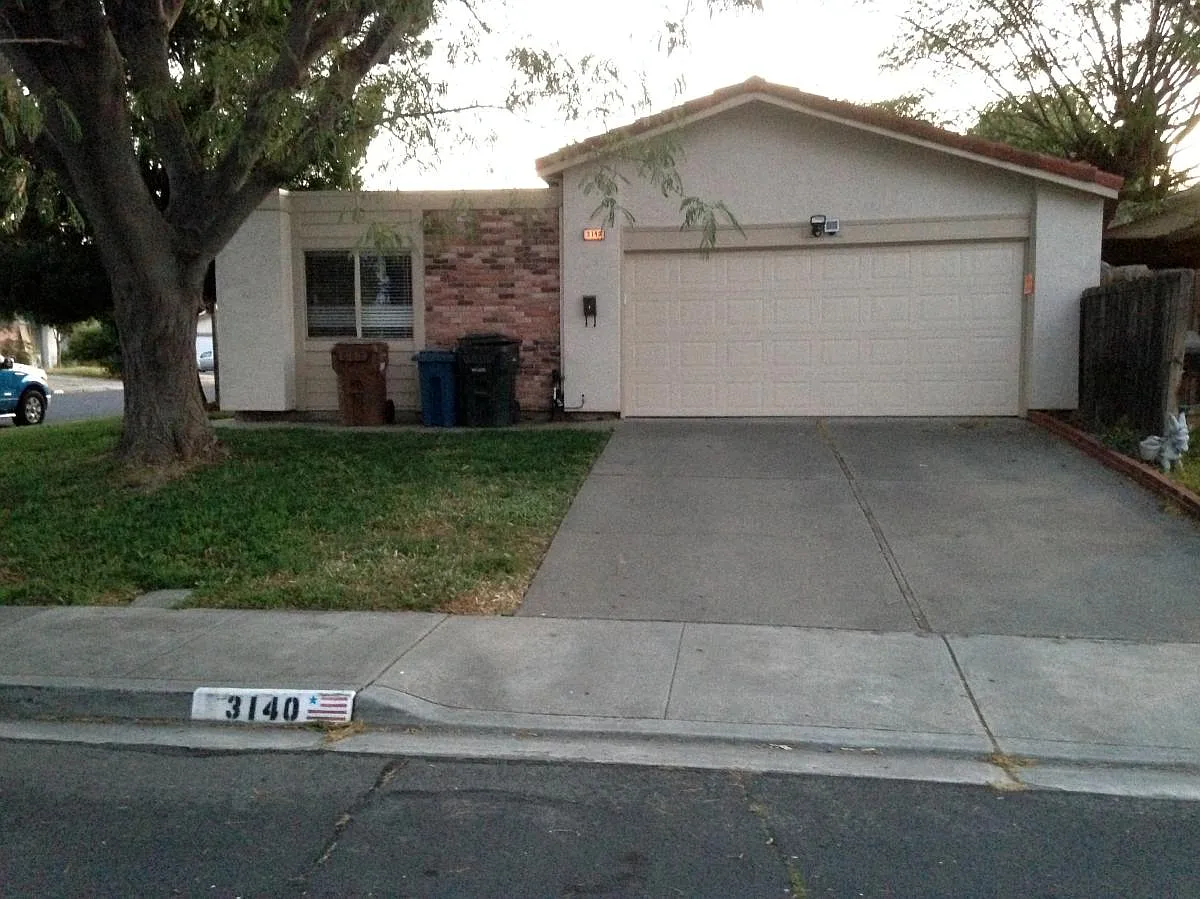 3140 Ash St photo 1