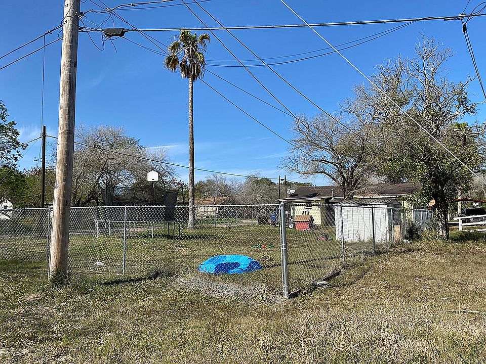 2nd image of 804 E Retama St