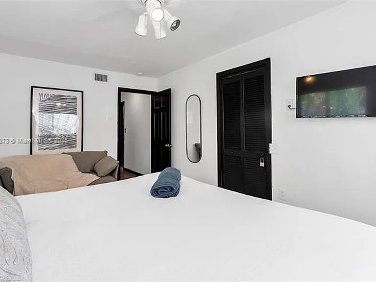660 NE 121st St #660 — Photo 39