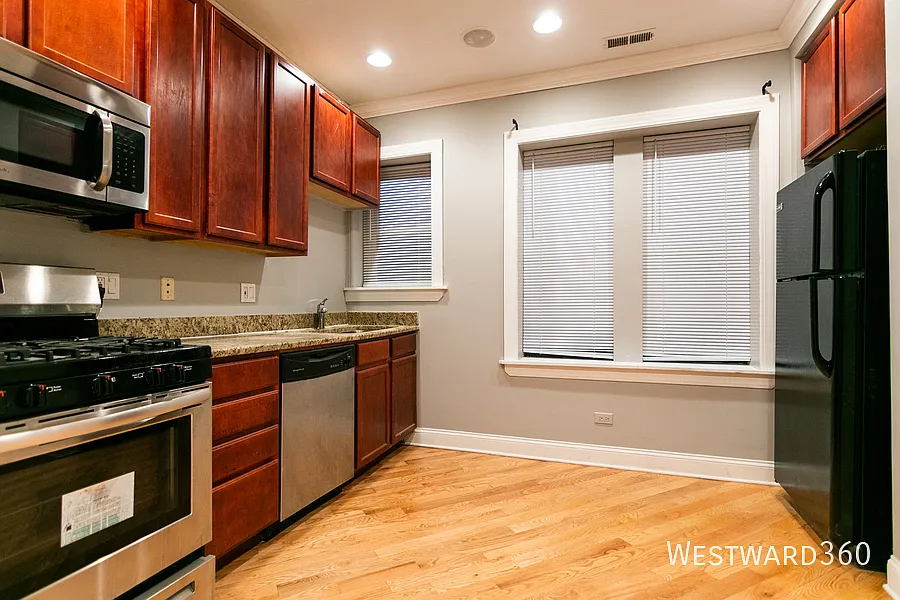 Building Photo - 6508 N Seeley Ave #3