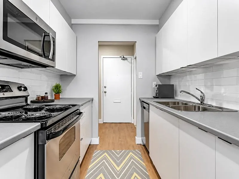 797 Jane St — Photo 1