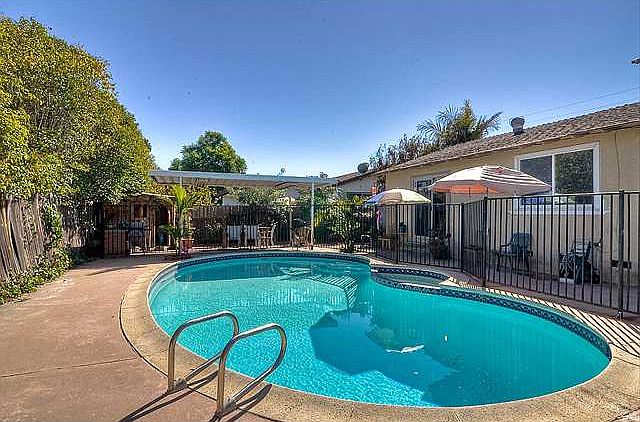 1st image of 844 Camellia St