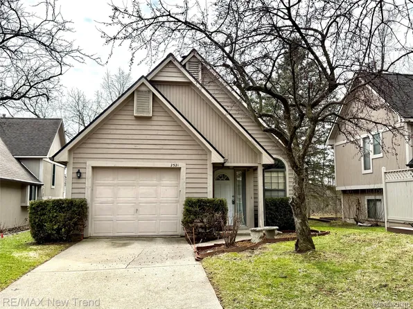 2521 Country Village Ct, Ann Arbor, MI 48103