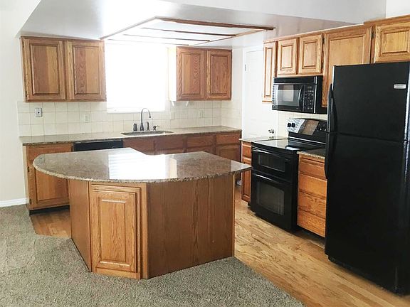 3rd image of 244 E 200th St N #3