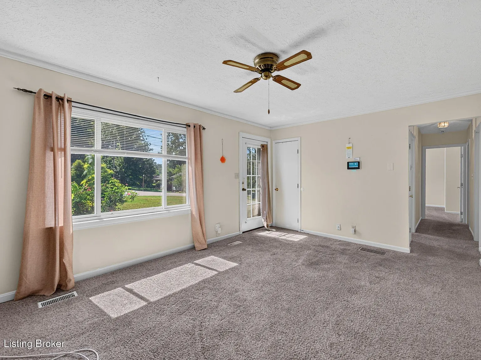 3 bed, 1.0 bath, 1075 sqft, $2,000 — Photo 4