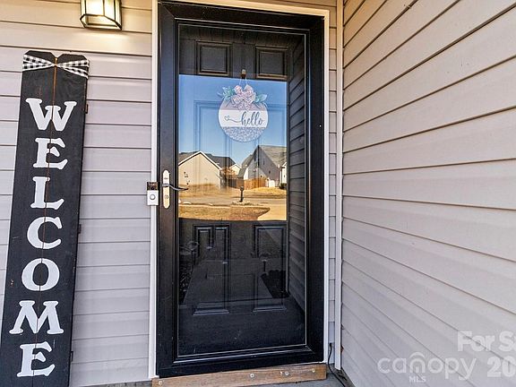 5th image of 266 Valerie Dr