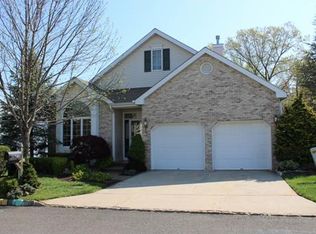 12 Halifax Dr, Monroe Township, NJ 08831