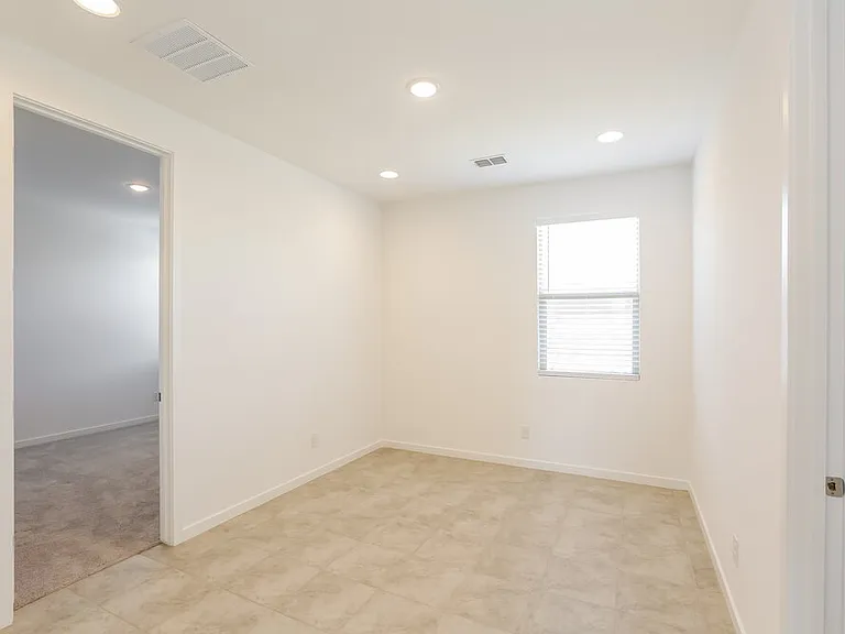 17484 W Sunnyslope Ln — Photo 17