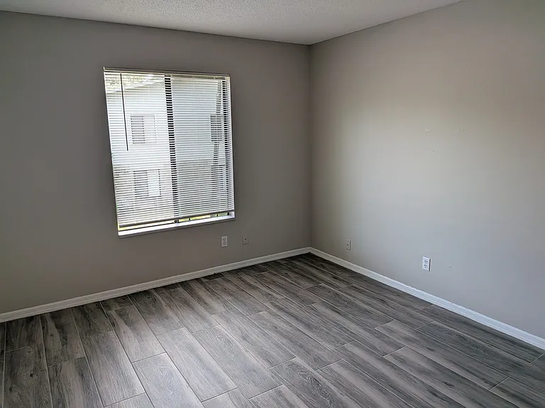 1020 Howell Ave — Photo 10