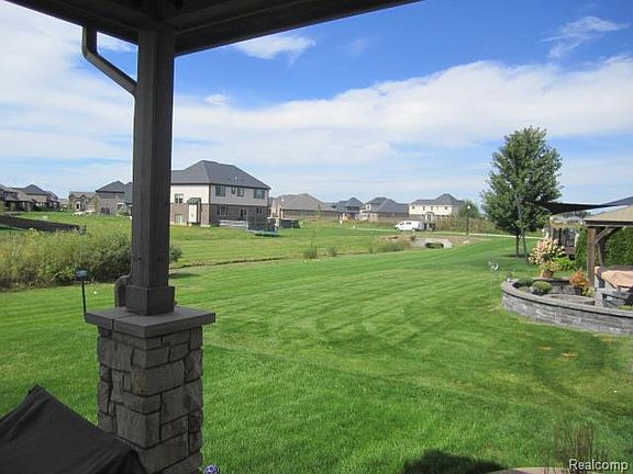 4th image of 49389 Monarch Dr