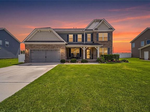 3rd image of 3204 Hector Ln