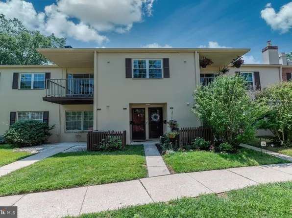 322 Old Forge Xing #322, Devon, PA 19333