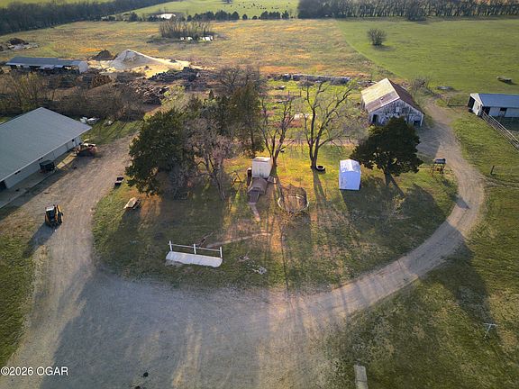 2nd image of 11012 Rooks Rd