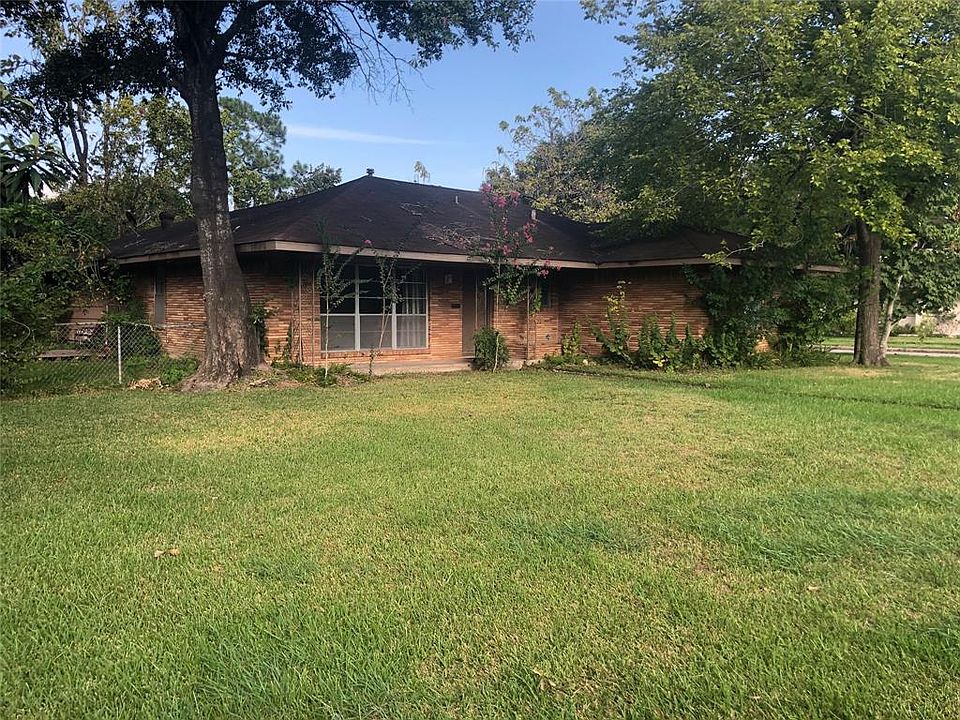 1st image of 10413 Woodwind Dr