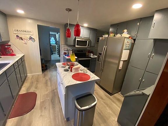 4th image of 2095 Columbus Dr