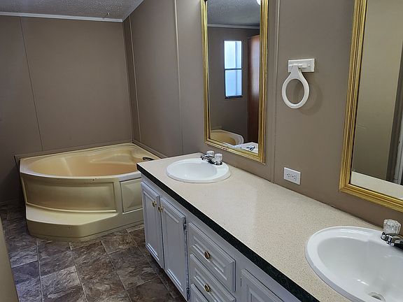 3rd image of 1251 Lundy Ln