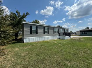 112 Pioneer Dr, Sanger, TX 76266