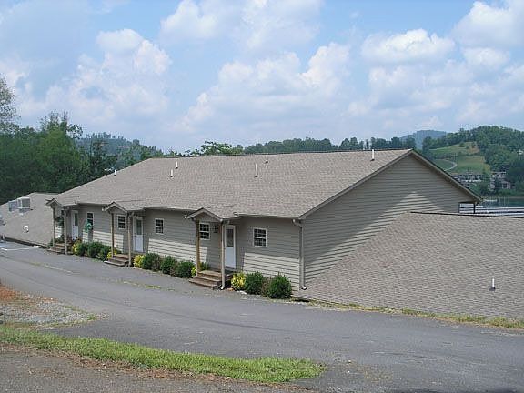 2nd image of 3295 Dogwood Ln