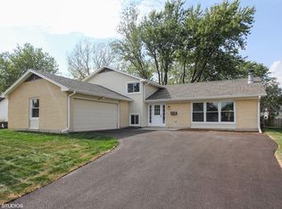 345 Pebble Creek Dr, Lake Zurich, IL 60047